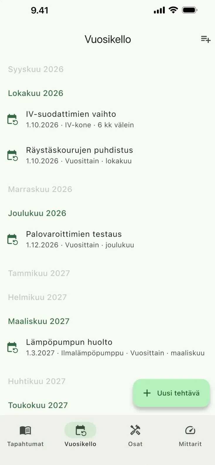 Räystäs puhelimessa: vuosikello muistuttaa tulevista huolloista.